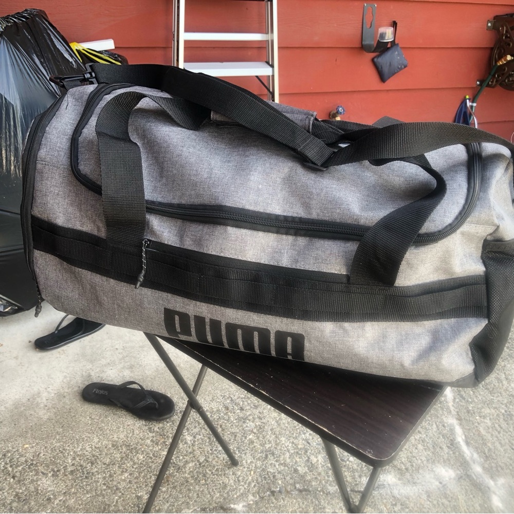 PUMA duffle bag 24"  Men Gray Black Canvas Duffle Bag Size 24”x11”x12”